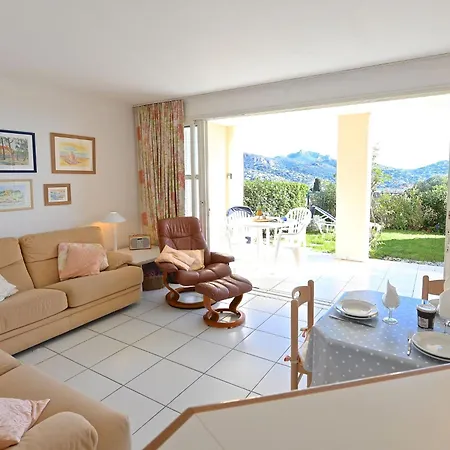 Апартаменты Les Bastides - O5 018 By Interhome Сен-Рафаэль